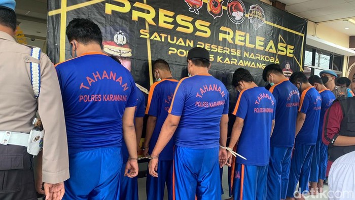 11 orang pengedar narkotika ditangkap kepolisian Karawang dalam kurun waktu sebulan