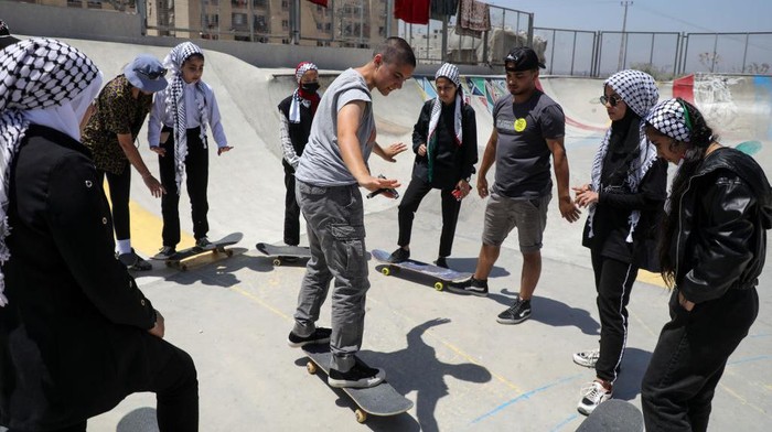 Italian activists train Young Palestinian girls to ride skateboards  in a new skatepark in the northern Gaza Strip, on June 5, 2022. The Green Hopes project is working to bring girls and women into skating in Gaza, where girls are often not allowed to play sports in public areas.
 (Photo by Majdi Fathi/NurPhoto via Getty Images)