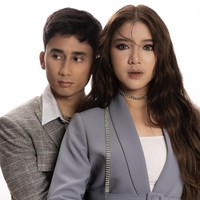 Pertemuan keduanya berawal dari kolaborasi untuk konten YouTube yang berlanjut ke hubungan asmara.  Foto: dok. Instagram @agussantosoyang