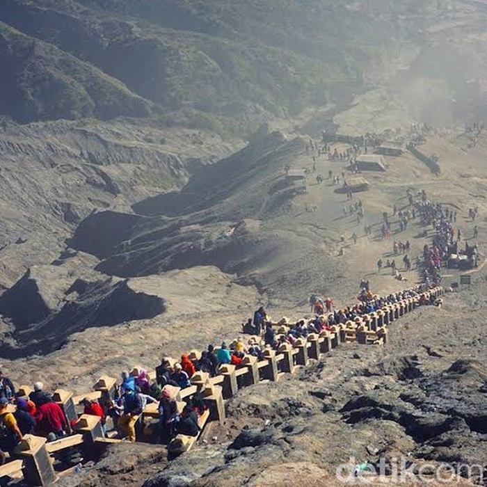 Anak tangga Gunung Bromo