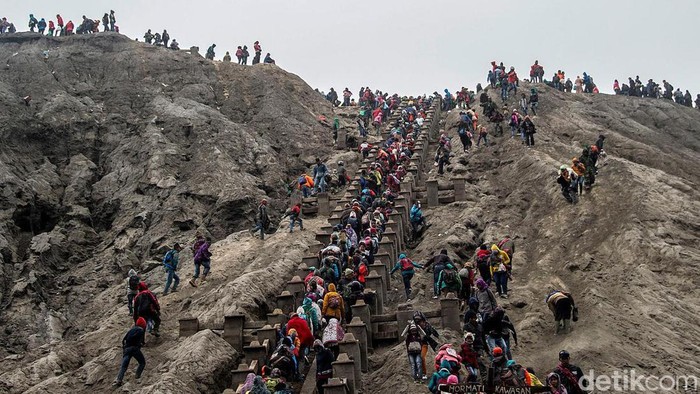 Anak tangga Gunung Bromo