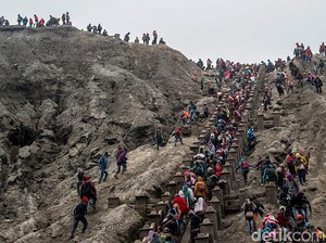 Misteri Jumlah Anak Tangga Menuju Puncak Bromo yang Kerap Berbeda
