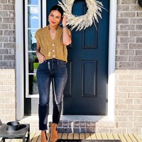 Anna Mae Groves mengaku berusia 46 tahun. Melihat penampilan wajah dan tubuh juga gaya busananya, ia memang terlihat seperti paling tidak wanita 30 tahunan.Foto: Instagram @annamaegroves