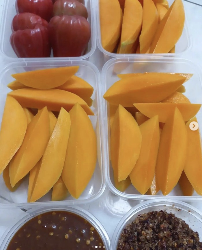 Asam Segar! 20 Rujak Buah Enak Ada di Sini