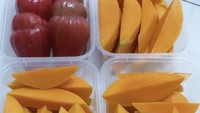 Buat warga Jakarta juga bisa pesan rujak bangkok enak di Rujak Bangkok Premium. Hanya menawarkan buah segar dan tanpa bahan tambahan, rujak di sini jadi incaran. Untuk varian mangganya bahkan ada mangga mengkel dan mangga muda. Lalu pilihan bumbunya bisa ekstra pedas. Foto: bumbubangkokjakarta