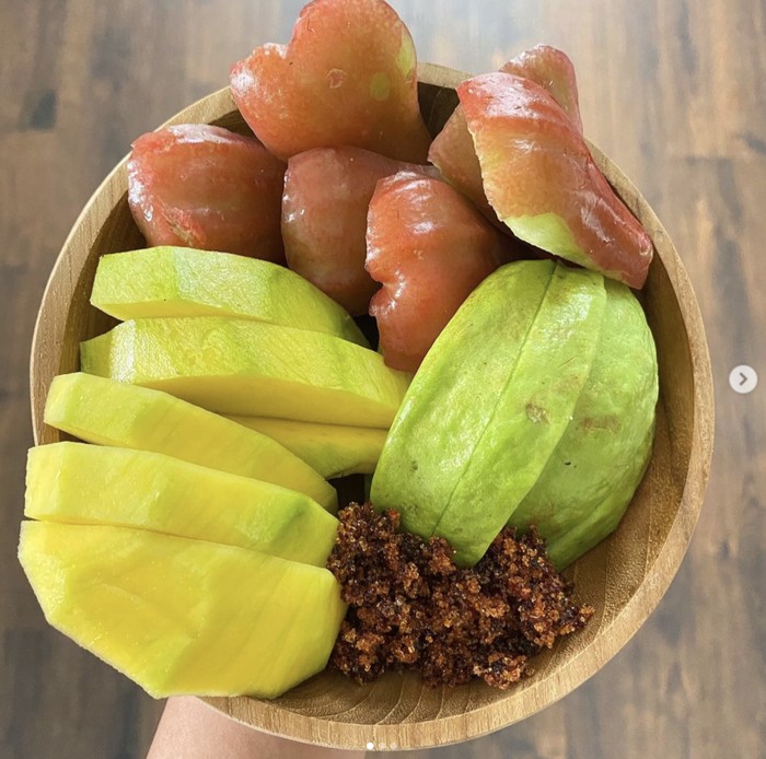 Asam Segar! 20 Rujak Buah Enak Ada di Sini