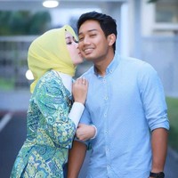 Lebih lanjut Atalia pun masih berharap jika sang anak tercinta, Eril bisa pulang ke rumahnya. Ia pun memanjatkan doa untuk Eril. Dimana, Ril? Sini pulang. Ya Allah jaga dan lindungi Eril. Limpahkan dia dengan kasih sayangMu, cukupkan kebutuhannya dan pertemukanlah kami dengannya. Laa hawlaa walaa quwwata illa billah... Sayang Aa... Doa mamah dalam setiap helaan nafas... bunyi keterangan unggahan Atalia. Foto: Instagram/@ataliapr