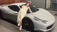 Baby Jill ingin tetap merahasiakan pria yang berusia 30 tahun lebih tua darinya itu. (Foto: dok. Baby Jill) 