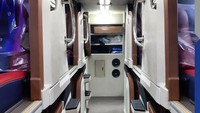 Salah satu keunikan bus ini ada di kabinnya, di mana pada dek bawah digunakan untuk kelas sleeper. Jadi di dek bawah bus double decker PO Borlindo ini sepenuhnya digunakan untuk sleeper class dengan model kabin bertumpuk, di mana disediakan 11 kabin sleeper. Foto: Instagram @tentrembusofficial