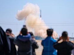 Momen Tiga Astronot Shenzhou XIV Menuju Stasiun Luar Angkasa