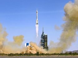 Momen Tiga Astronot Shenzhou XIV Menuju Stasiun Luar Angkasa