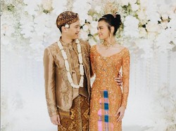 Inspirasi Dekorasi Pernikahan Serba Putih Eva Celia dan Demas Narawangsa