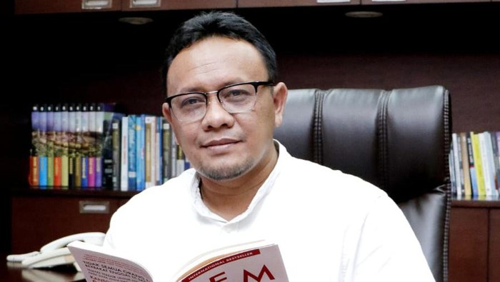 Dokumen pribadi Dr. M. Hasan Chabibie Kepala Pusdatin Kemendikbud Ristek; Pengasuh Pesantren Baitul Hikmah Depok-Jawa Barat