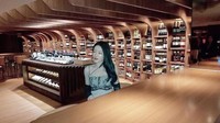 Sebagai seorang DJ, Baby Jill selalu wara wiri di bar. Bahkan saat tidak ada pekerjaan, ia memilih untuk bersantai di bar. Foto: Instagram/deejay_babyjill