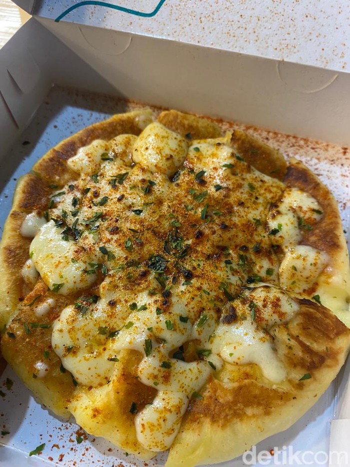 Ngemil Korean Potato Cheese Bread Pertama yang Lumer Lembut