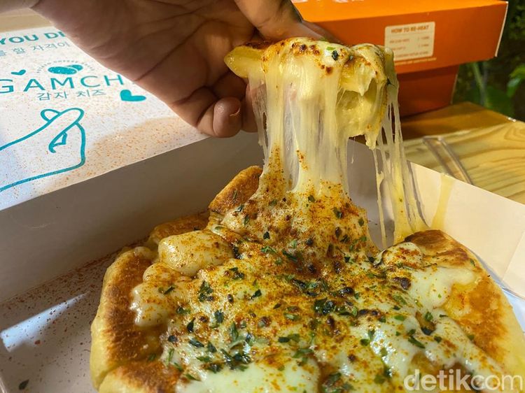 Ngemil Korean Potato Cheese Bread Pertama yang Lumer Lembut