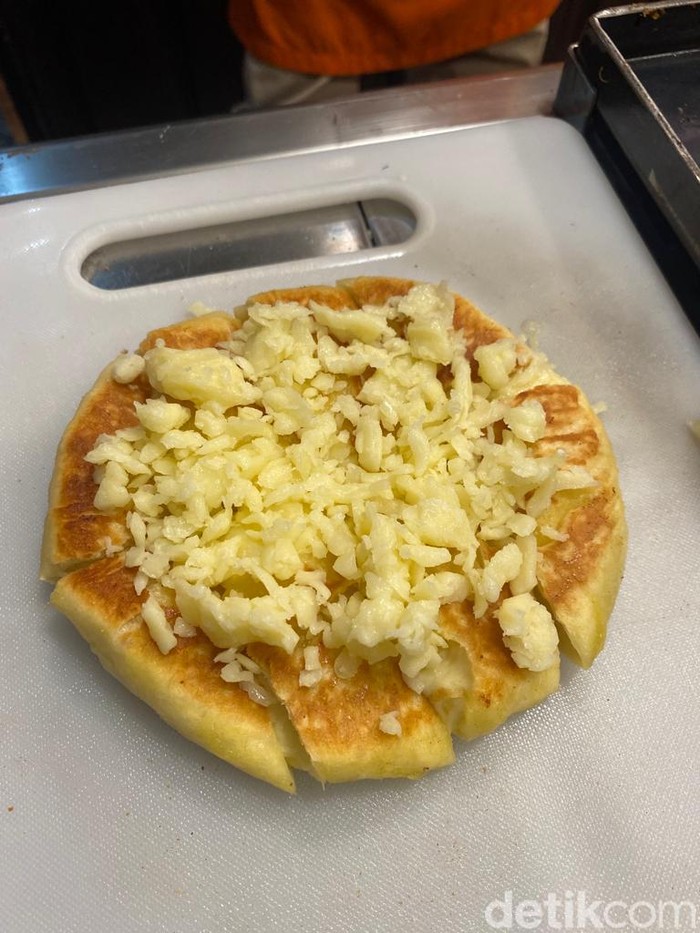 Gamchi : Lumer Lembut Korean Potato Cheese Bread Pertama di Jakarta