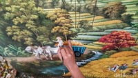 Guratan kuas terus ditanamkan terhadap kanvas yang kosong. Tak terbatasi latar belakang kehidupan atupun ukiran cinta yang melompong. Mereka adalah para seniman lukis yang berada di Kampung Lukis Jelekong, Kecamatan Baleendah, Kabupaten Bandung. Bahkan hingga saat ini terus menggoreskan kuasnya terhadap sebuah kanvas.