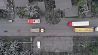 Pihak berwenang memperingatkan kemungkinan adanya letusan lanjutan. Oleh karena itu, warga yang masuk radius empat kilometer di sekitar gunung diminta berhati-hati karena peningkatan kemungkinan letusan freatik yang tiba-tiba dan berbahaya. (Sorsogon Provincial Information Office via Reuters)