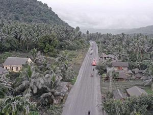 Letusan Gunung di Filipina Bikin Semua Serba Abu-abu, Ini Fotonya