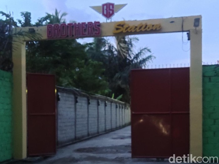 Hans Station yang berganti nama menjadi Brothers Station