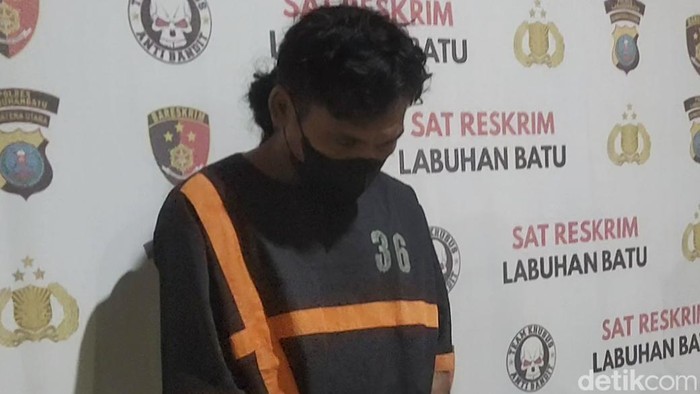 Holmes ditangkap setelah tiga tahun buron.