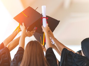 Happy Graduation Artinya? Ini Penjelasan dan Contoh Kalimatnya