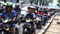 Kemacetan ini terjadi karena banyaknya kendaraan pribadi yang melintas. Selain itu antrean masuk underpass Pasar Senen. 