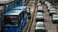 Saat ini terdapat 25 ruas jalan ganjil genap di Jakarta. Area itu diperluas yang awal mulanya hanya di jalan protokol saja.  