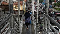 Penyebab pembahasan pemberlakuan ganjil genap Jakarta di 25 titik karena adanya peningkatan mobilitas arus lalu lintas (lalin) volume kendaraan, yang berdasarkan data telah naik sebesar 6.25 persen. 