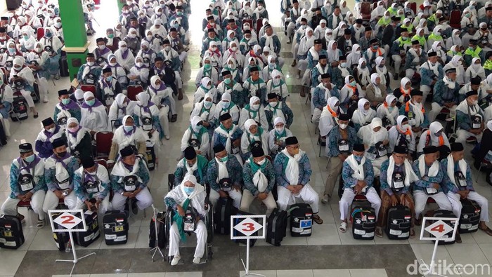 Jemaah calon haji di Asrama Haji Donohudan, Boyolali, Jawa Tengah.