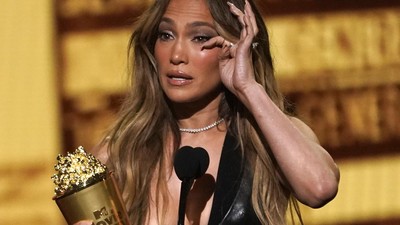 7 Momen J.Lo Nangis, Terima Kasih ke Ben Affleck di MTV Movie & TV Awards