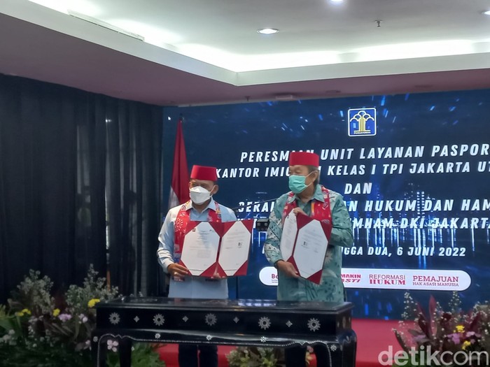 Kanwil Kemenkumham DKI dan Kantor Imigrasi Jakut membuka Unit Layanan Paspor (ULP) di Gedung Pusat Grosir Pasar Pagi Mangga Dua Lantai 5, Pademangan. (Anggi M/detikcom)