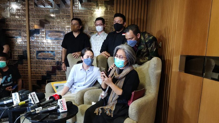 Konferensi Pers Anggota DPR RI Indah soal anaknya dipukuli di tol (Matius-detikcom)