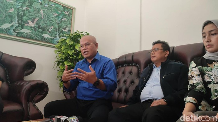 Kuasa hukum Lina Jubaedah