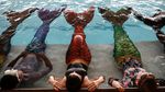 Ada-ada Saja, di Afsel Ada Sekolah Renang Berkostum Putri Duyung