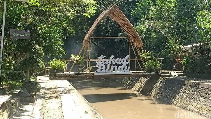 Menikmati Pesona Bali Masa Lampau di Tukad Bindu Di tengah hiruk pikuk Kota Denpasar, Bali, terdapat satu destinasi yang akan mengajak wisatawan seperti berada di Bali masa lampau.