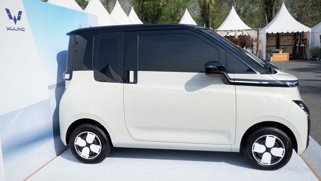 Mobil Listrik Wuling Dipamerkan di Borobudur
