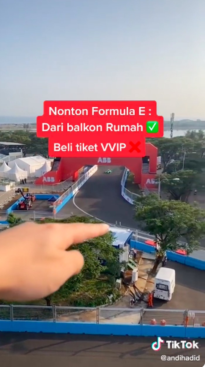 Nonton Formula E Jakarta dari balkon rumah