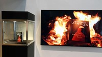 Edisi novel yang berjudul Unburnable atau tidak bisa dibakar ini merupakan karya Margaret Atwood.  Foto: Getty Images/Slaven Vlasic