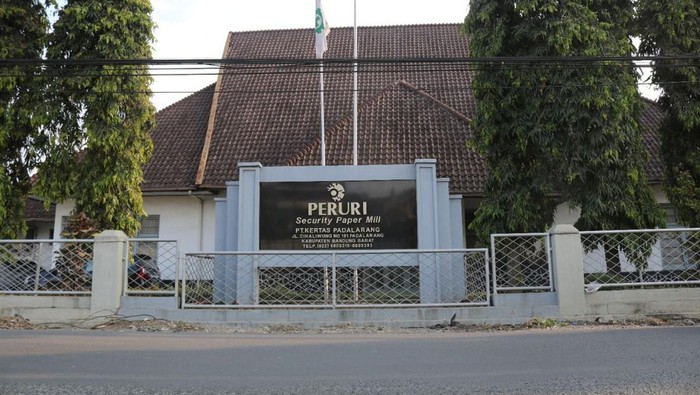 Pabrik Kertas Berusia 100 Tahuh