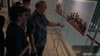 Sebanyak 30 foto dipamerkan setelah melalui proses seleksi dari 300 foto yang dikumpulkan karya fotografer berbagai daerah di Indonesia dalam dua bulan terakhir. 