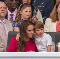 Pangeran Louis kembali jadi pusat perhatian di hari terakhir perayaan Platinum Jubilee Ratu Elizabeth II, Minggu (5/6/2022). Duduk di area khusus keluarga kerajaan dalam acara Platinum Pageant, bocah 4 tahun ini memperlihatkan tingkah laku menggemaskan. Foto: Getty Images