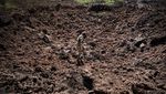 Deretan Kawah yang Muncul Usai Hujan Rudal Rusia, Ini Penampakannya