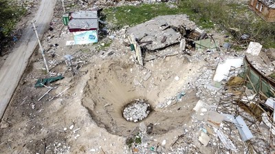 Deretan Kawah yang Muncul Usai Hujan Rudal Rusia, Ini Penampakannya