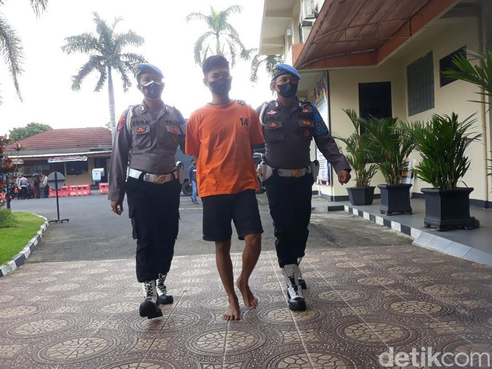 Polres Bantul mengungkap kasus pembuatan uang palsu oleh seorang pedagang miras, Senin (6/6/2022).
