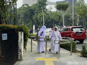Sudah 2 Portal S Dipasang di Trotoar Sekitar Metropole Jakarta Pusat