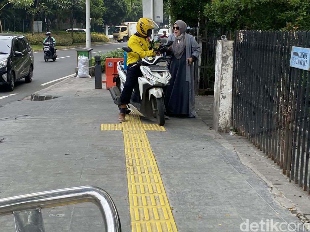 Portal S di trotoar sekitar Metropole, Jakarta Pusat, 6 Juni 2022. (Annisa Rizky Fadhila/detikcom)