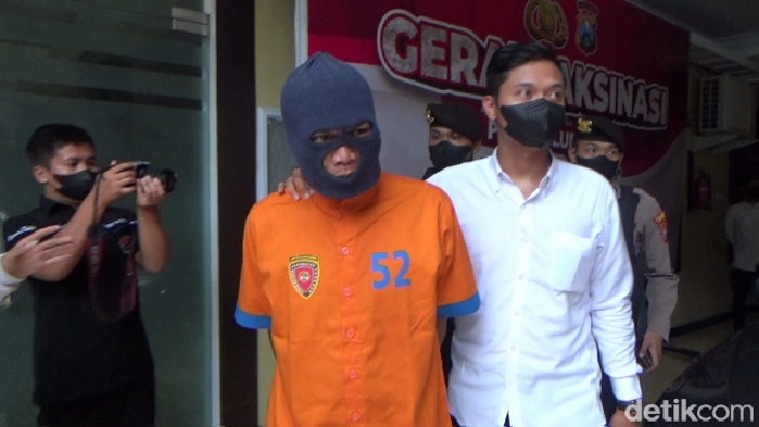 Pria Lumajang yang menusuk istri sirinya dan seorang warga yang menegurnya