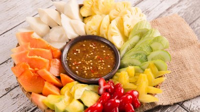 Asam Segar! 20 Rujak Buah Enak Ada di Sini